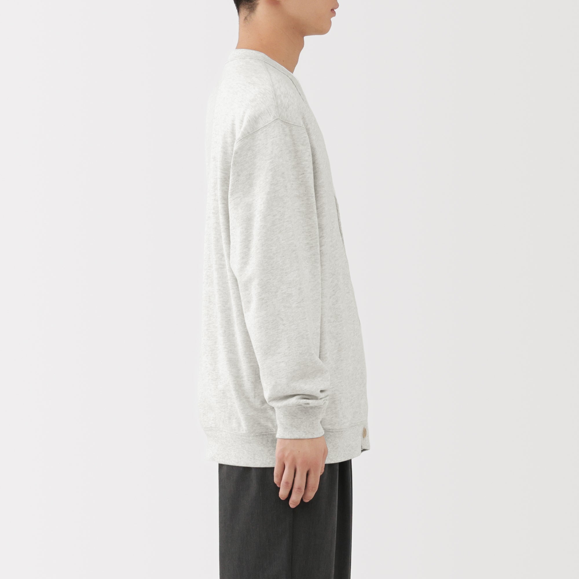 Sweatshirt V-Neck Cardigan - Image 13