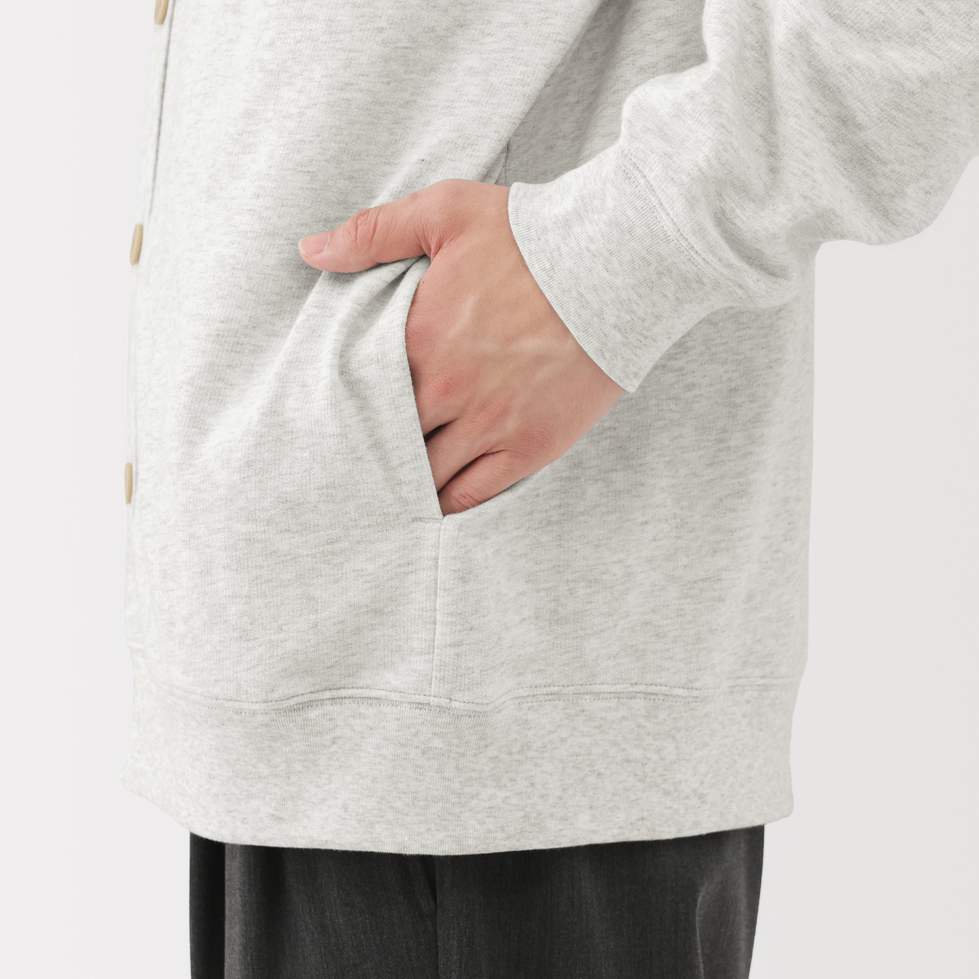 Sweatshirt V-Neck Cardigan - Image 16