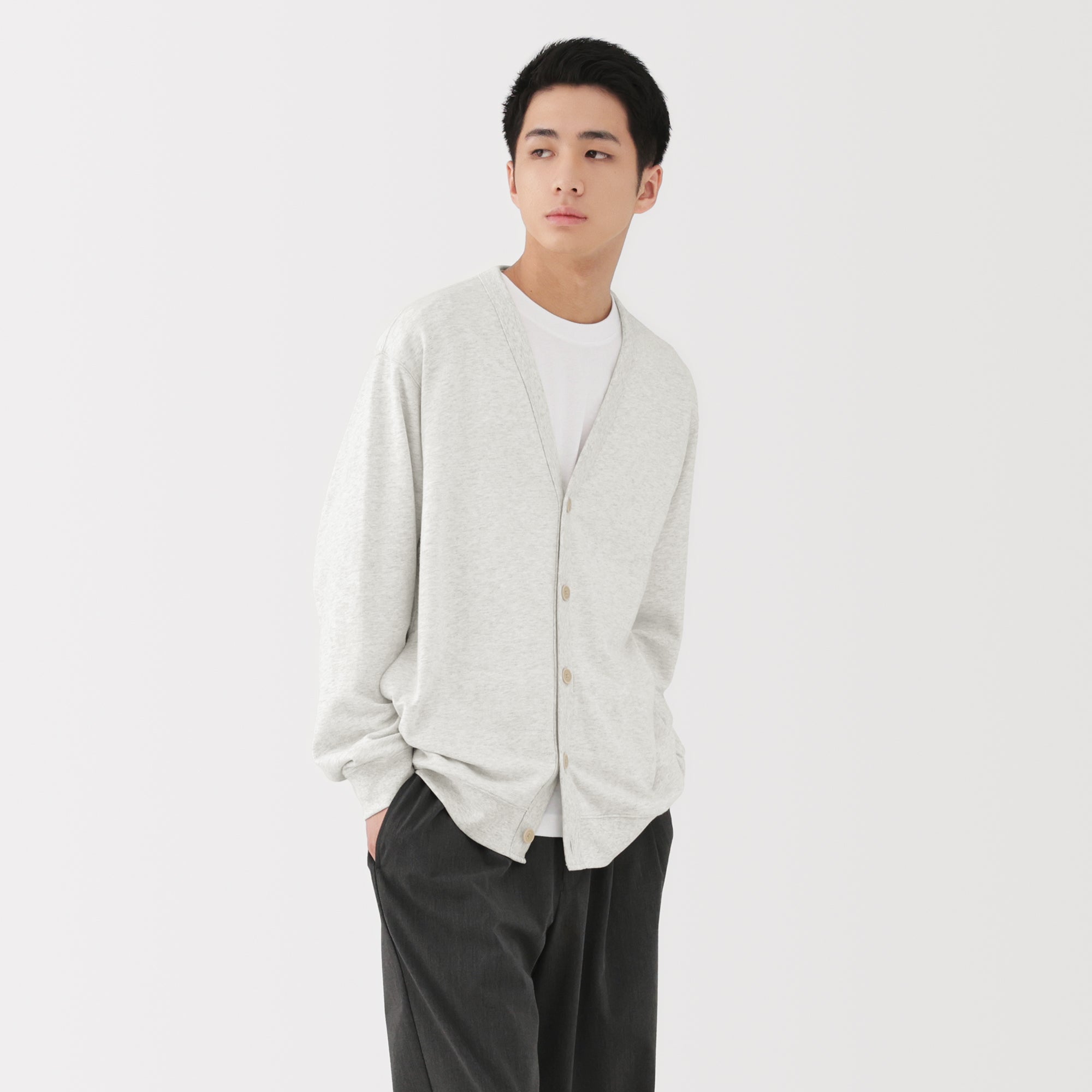 Sweatshirt V-Neck Cardigan - Image 19