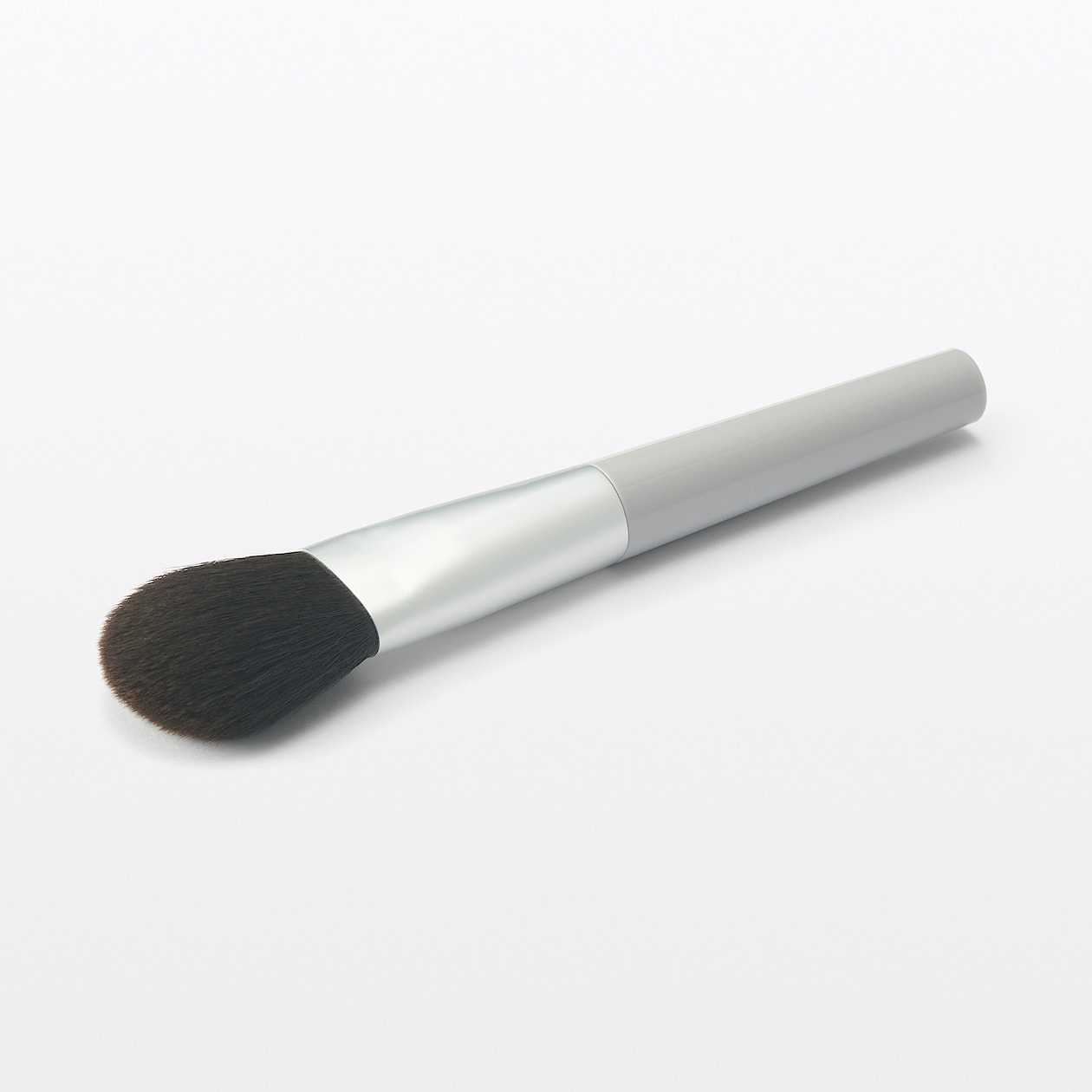 Polyester Cheek Brush - Image 4