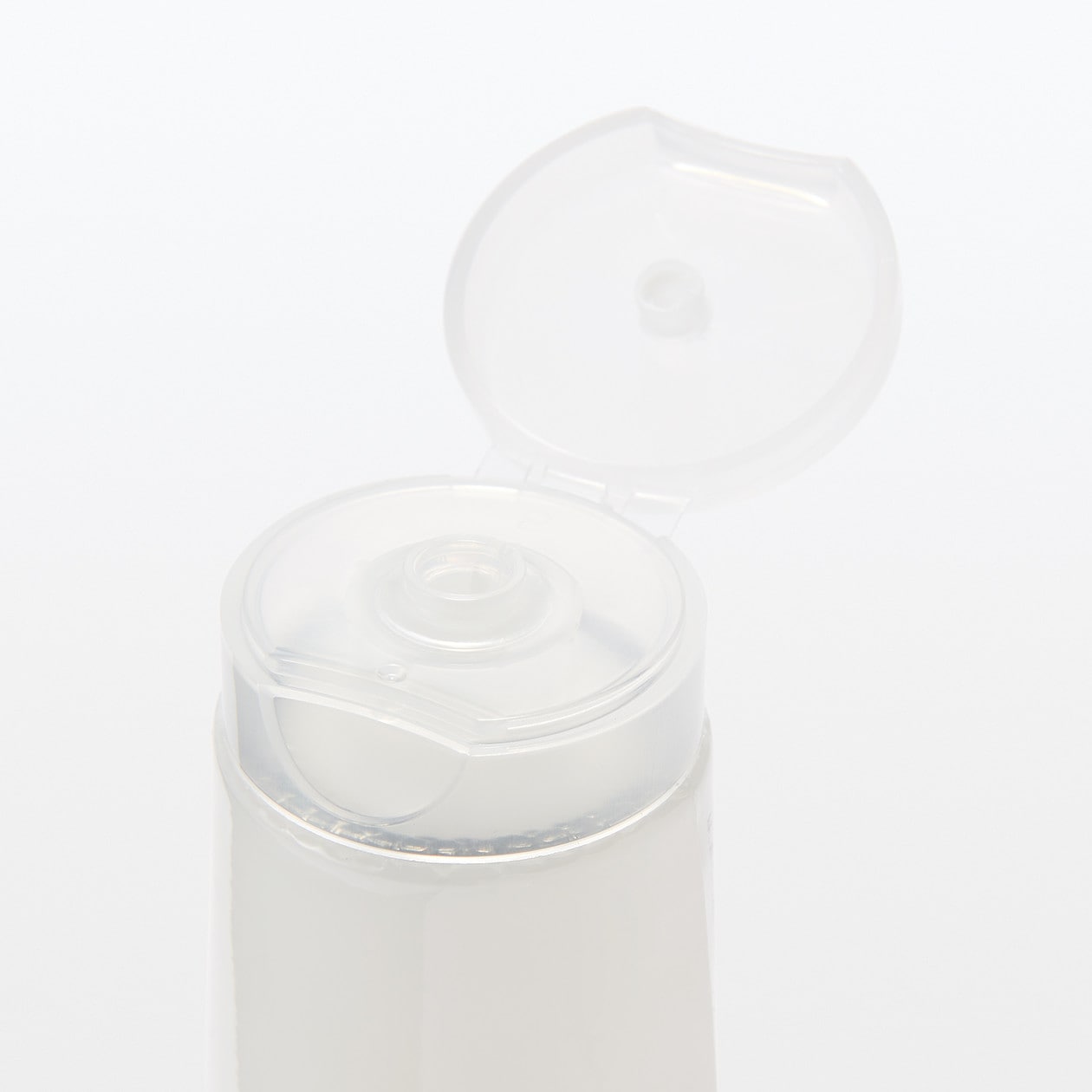 Mild Moisture Cleansing Foam 1.1 oz - Image 3