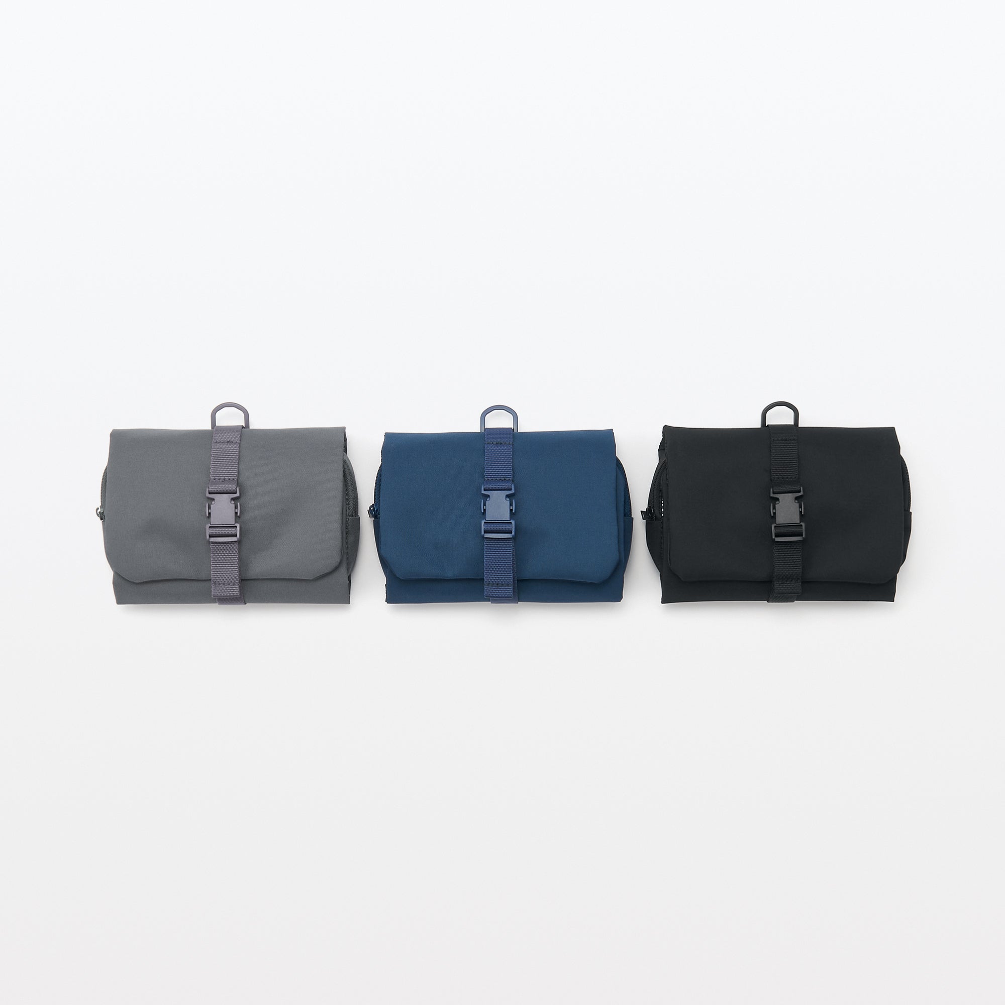 Hanging Case with Pouch - Image 15