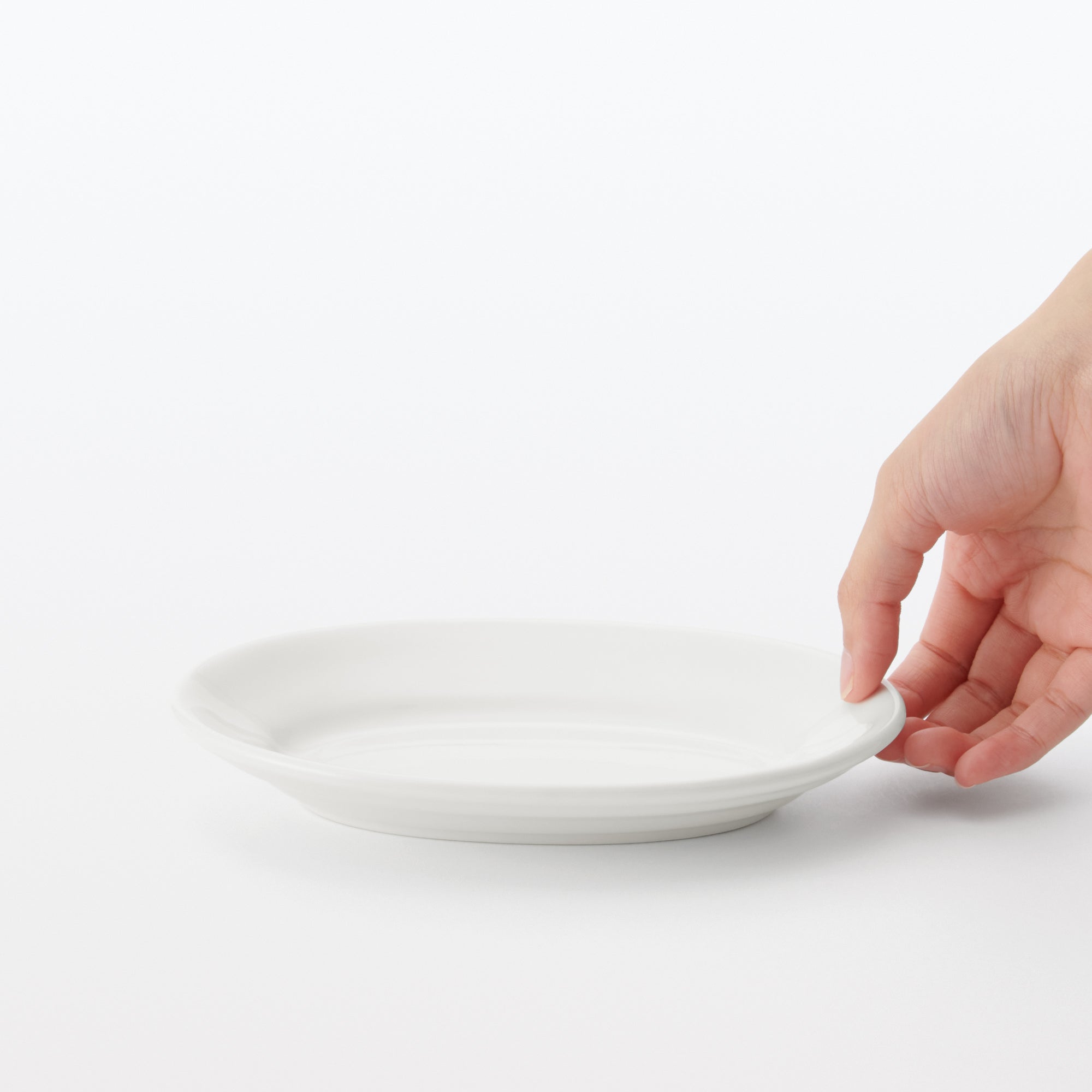 Porcelain Rimmed Oval Plate Small - White - Image 6