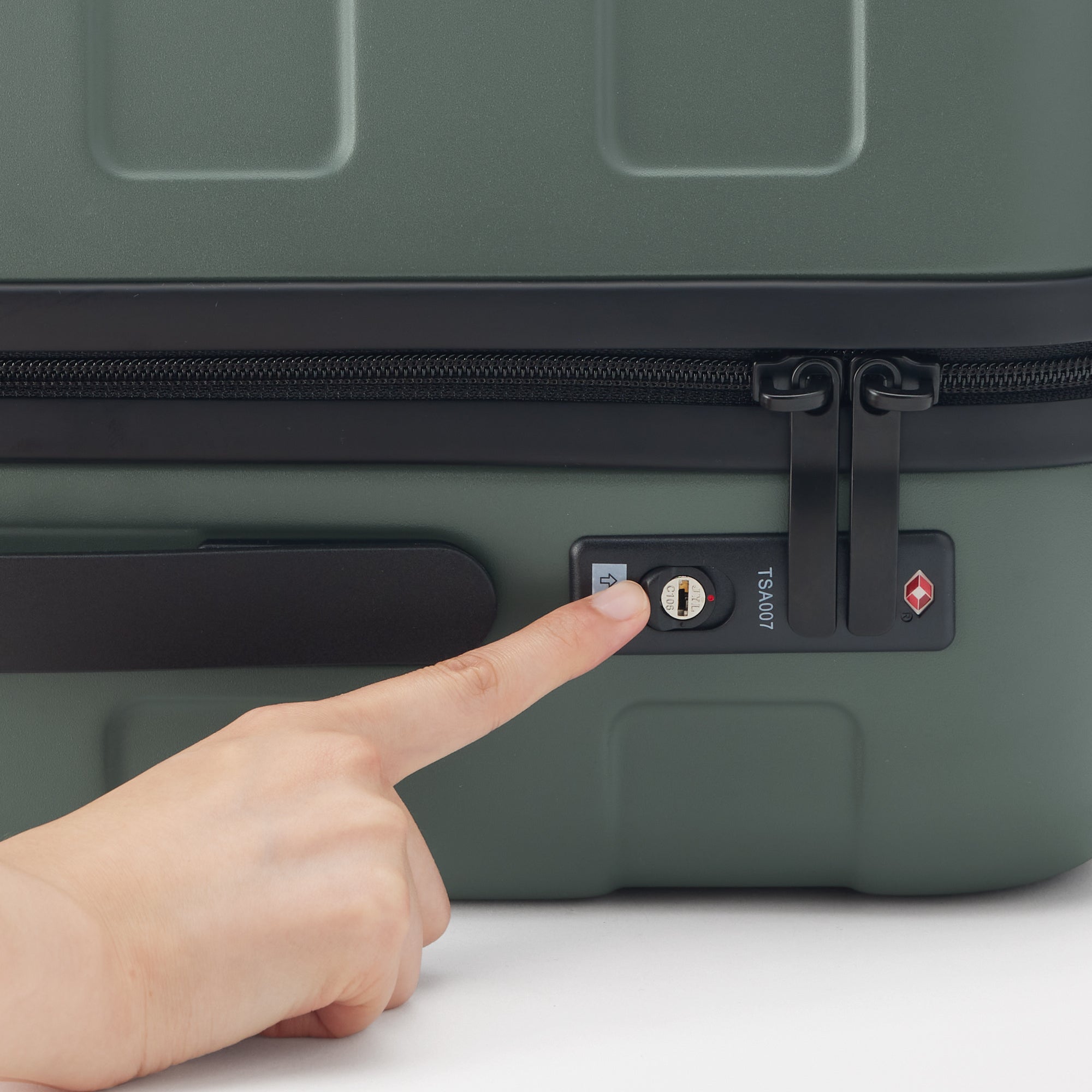 Adjustable Handle Hard Shell Suitcase 36L | Carry-On - Image 15