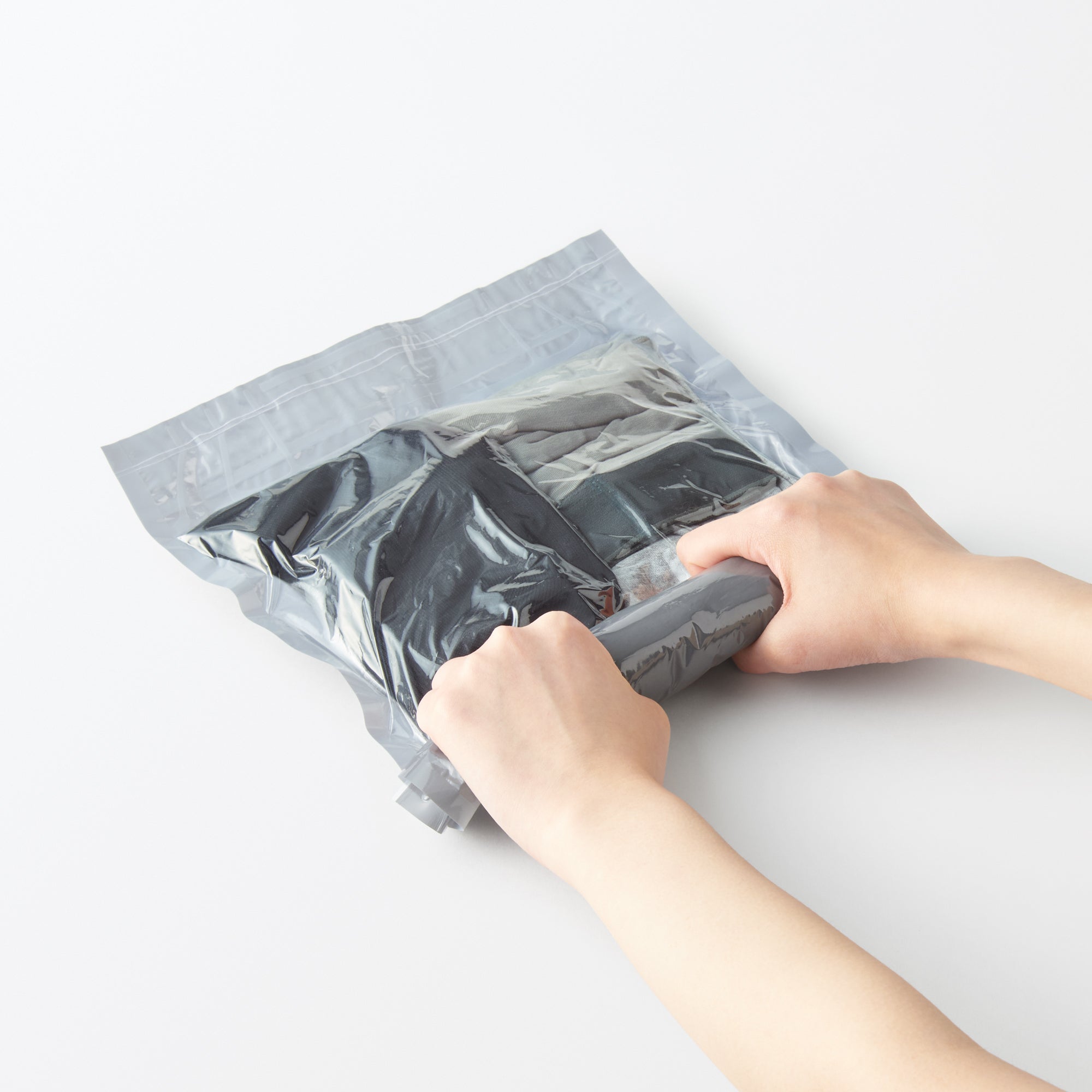 Compression Bag for Clothing (2 Pack) - (W10.2 x L15.7) - Image 2