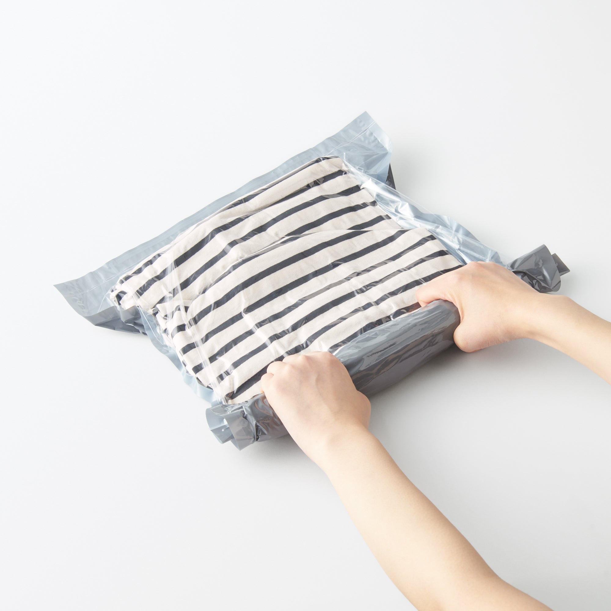 Compression Bag for Clothing (2 Pack) - (W15.4 x L19.7) - Image 2