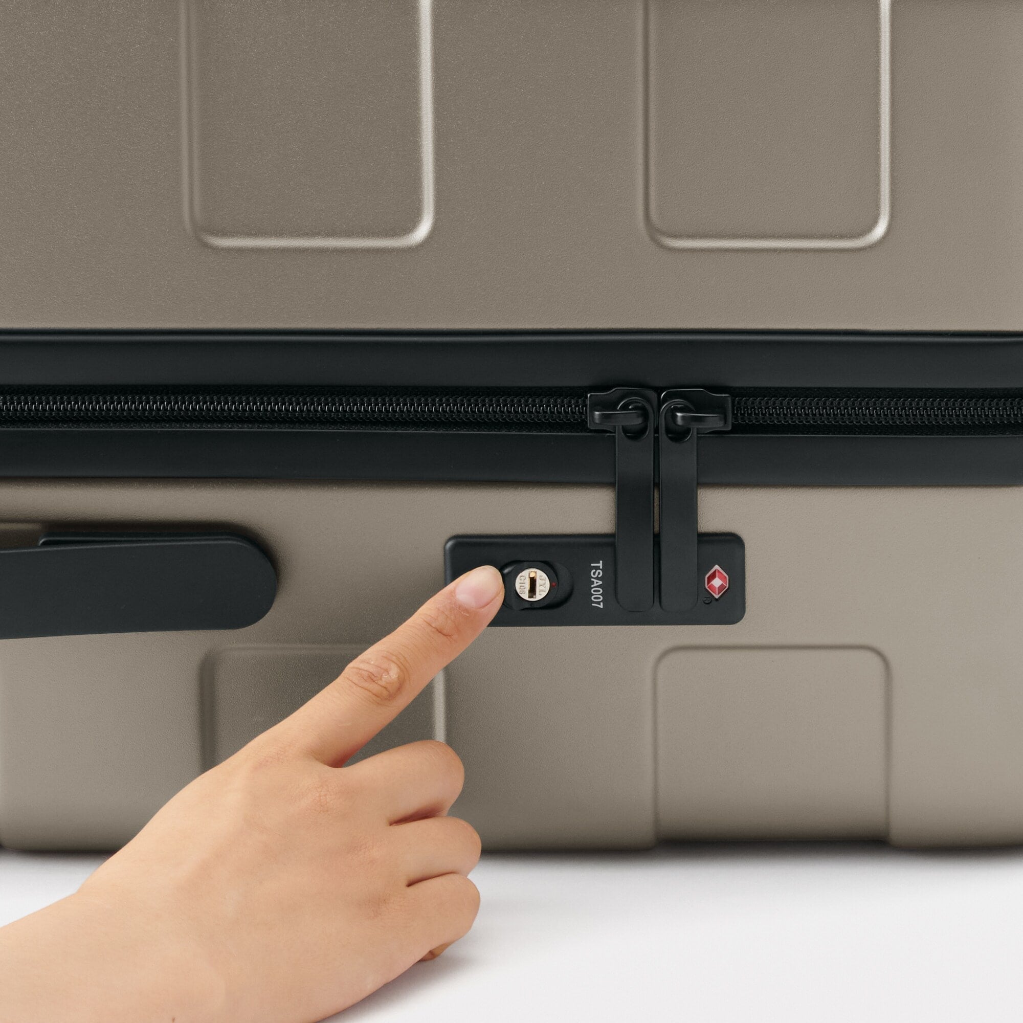 Adjustable Handle Hard Shell Suitcase 75L | Check-In - Image 25